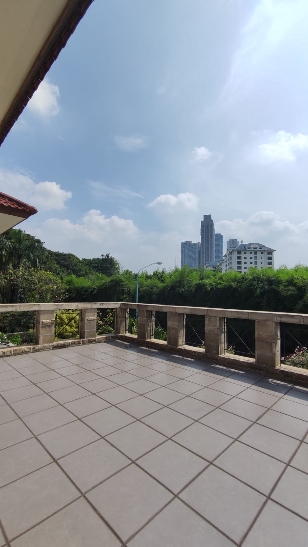 Dijual Rumah Siap Huni dalam Kompleks Area Kemang