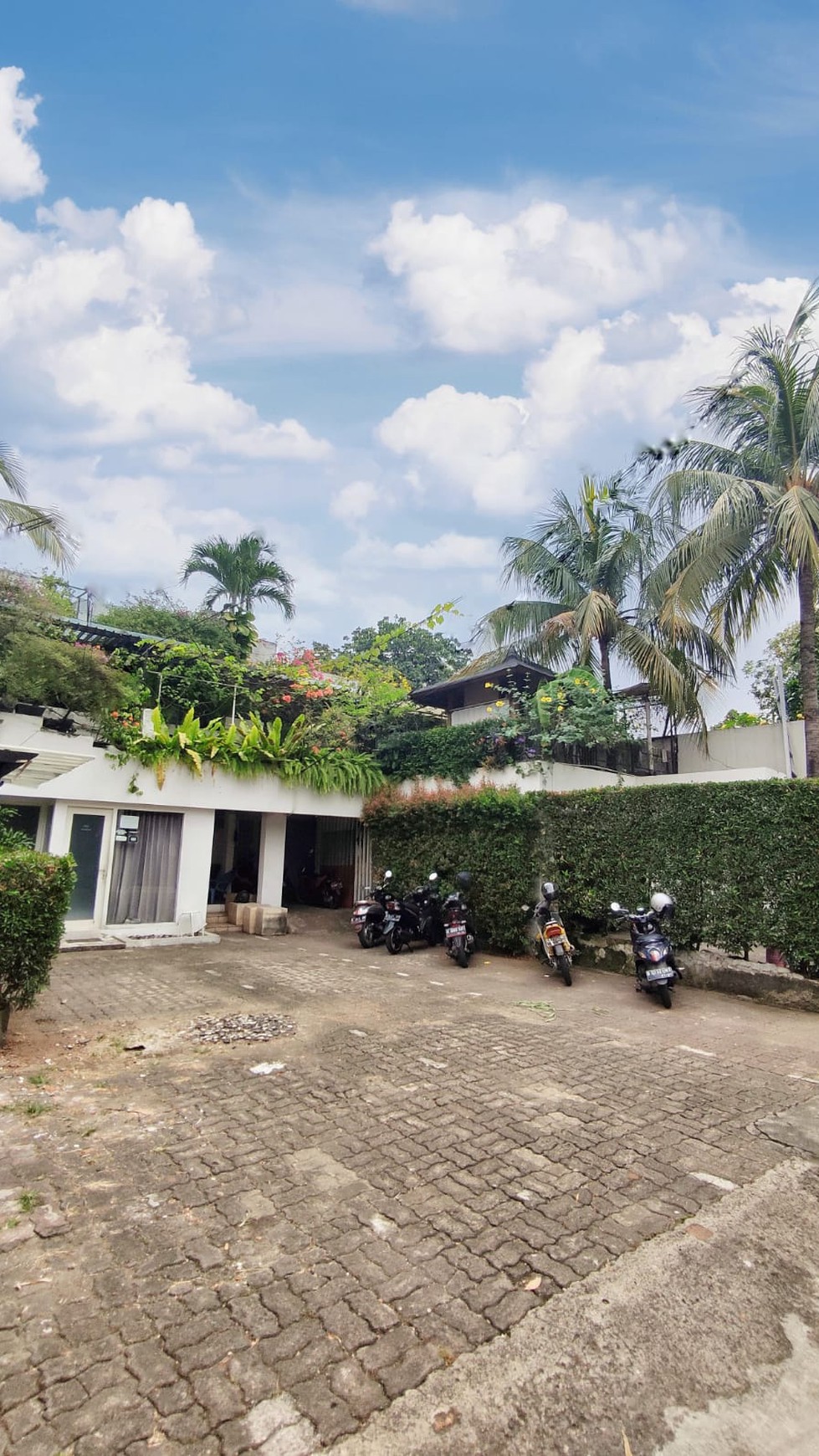 Dijual Kemang Timur Raya Property hitung tanah plus Rumah tinggal + Rumah kost + tempat usaha