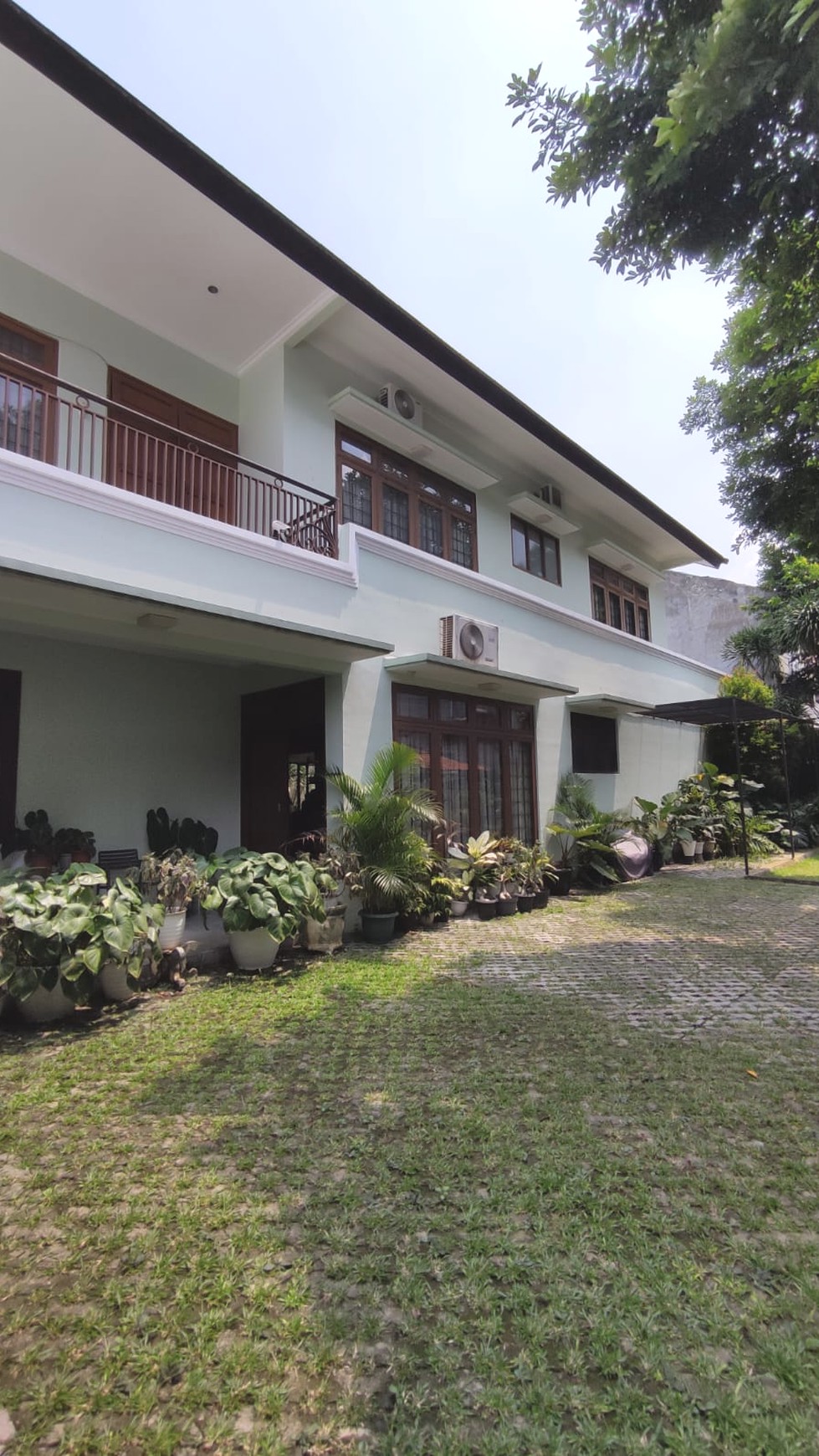 Dijual Rumah Siap Huni Sirkulasi udara dan cahaya bagus Area Kemang Timur