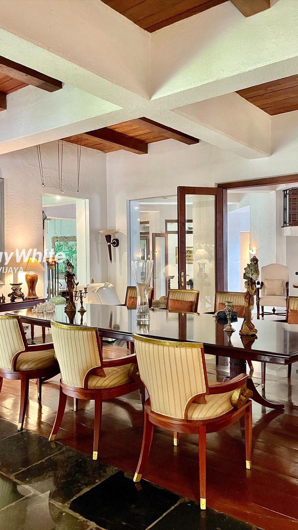 Rumah Siap Huni Gaya Bali, Taman yang sangat luas Area Pejaten Barat