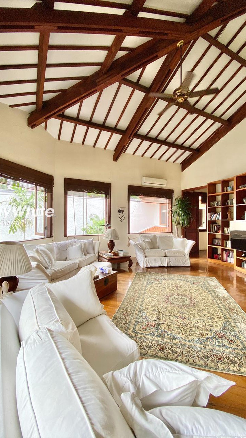 Rumah Siap Huni Gaya Bali, Taman yang sangat luas Area Pejaten Barat