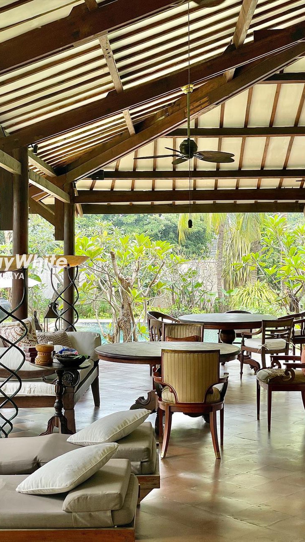 Rumah Siap Huni Gaya Bali, Taman yang sangat luas Area Pejaten Barat