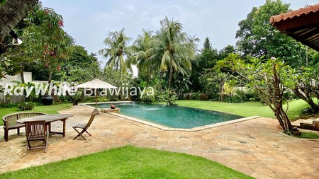 Rumah Siap Huni Gaya Bali, Taman yang sangat luas Area Pejaten Barat