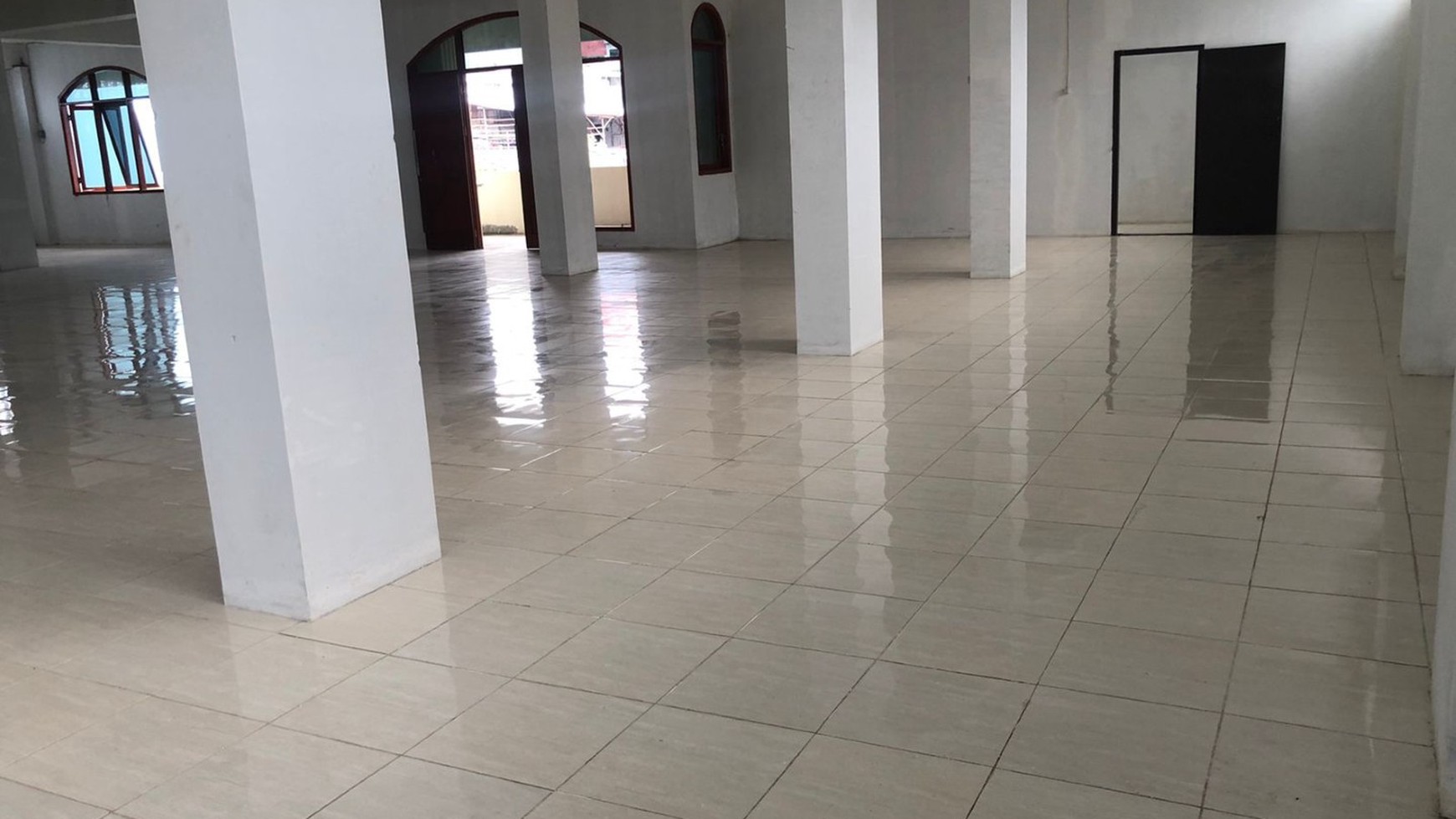 Gedung 4 lantai Kalibaru Timur, Kemayoran Luas Tanah 25m&#xb2; x 27m&#xb2;