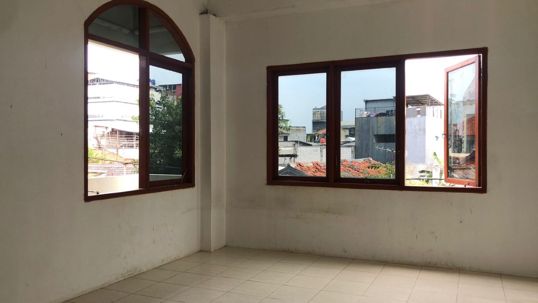 Gedung 4 lantai Kalibaru Timur, Kemayoran Luas Tanah 25m&#xb2; x 27m&#xb2;