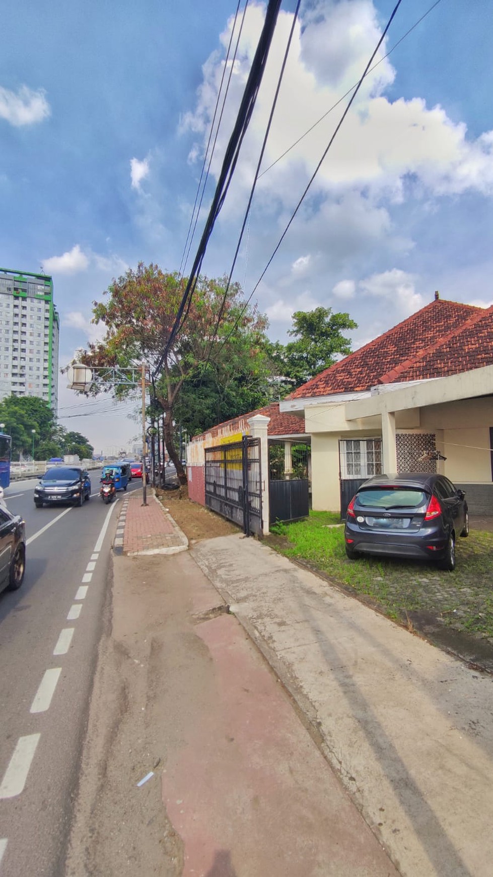 Proklamasi Menteng - Rumah hook hitung tanah, zona campuran lebar 20 m