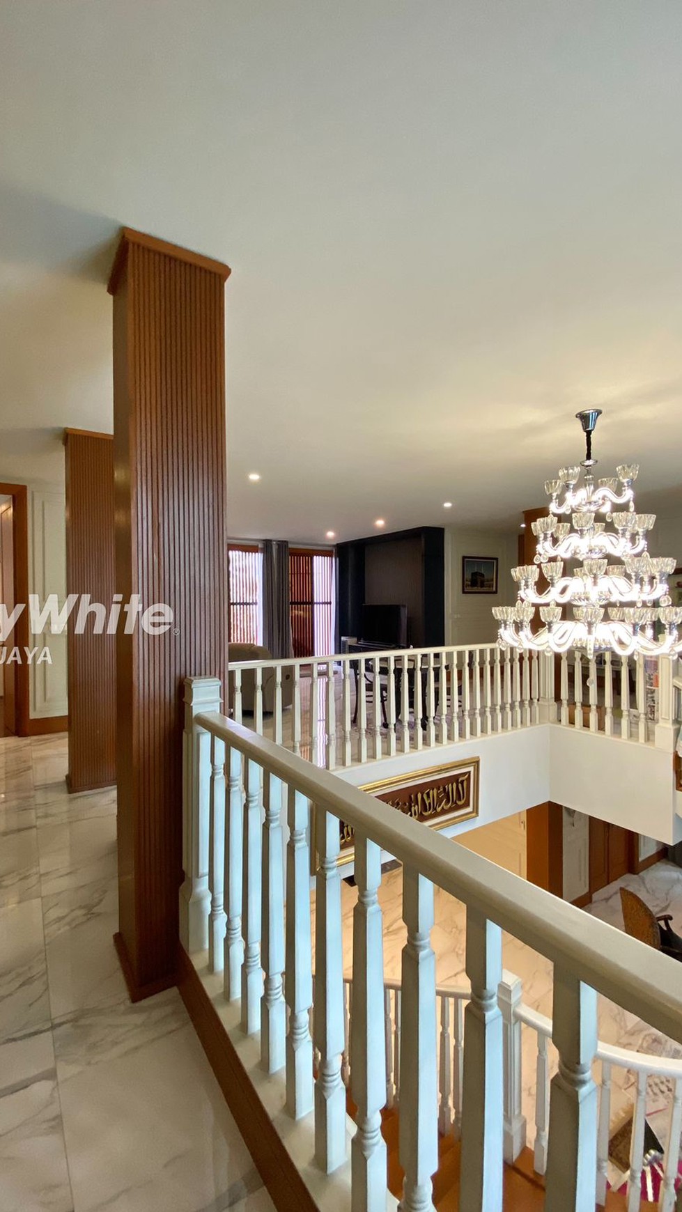 Rumah Mewah Lingkungan Tenang Area Patra Kuningan 