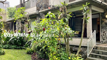 Tropical House Lokasi Tenang di Cirendeu Lebak Bulus