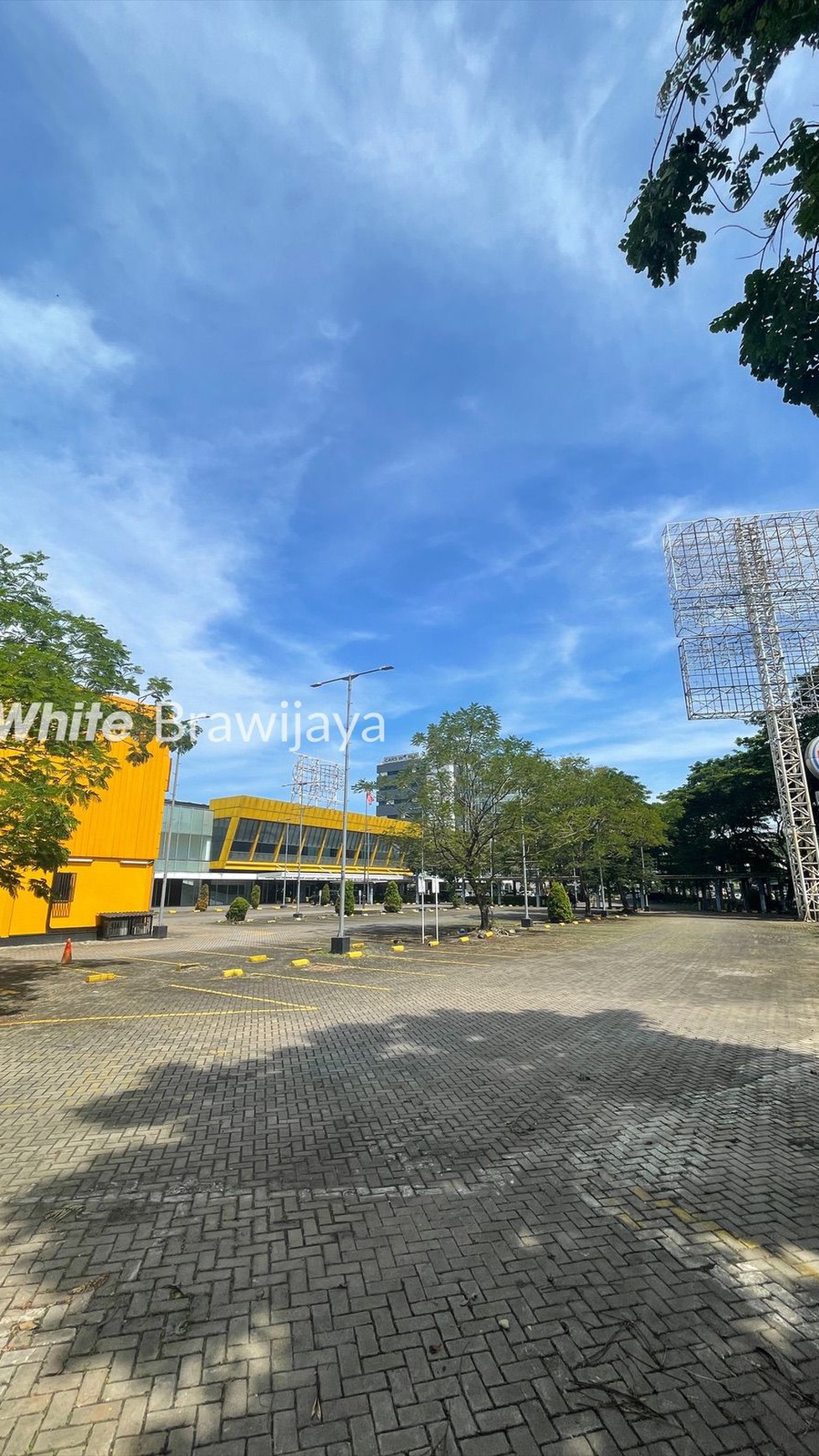 Bangunan Eks Retail Lokasi Strategis BSD City Serpong