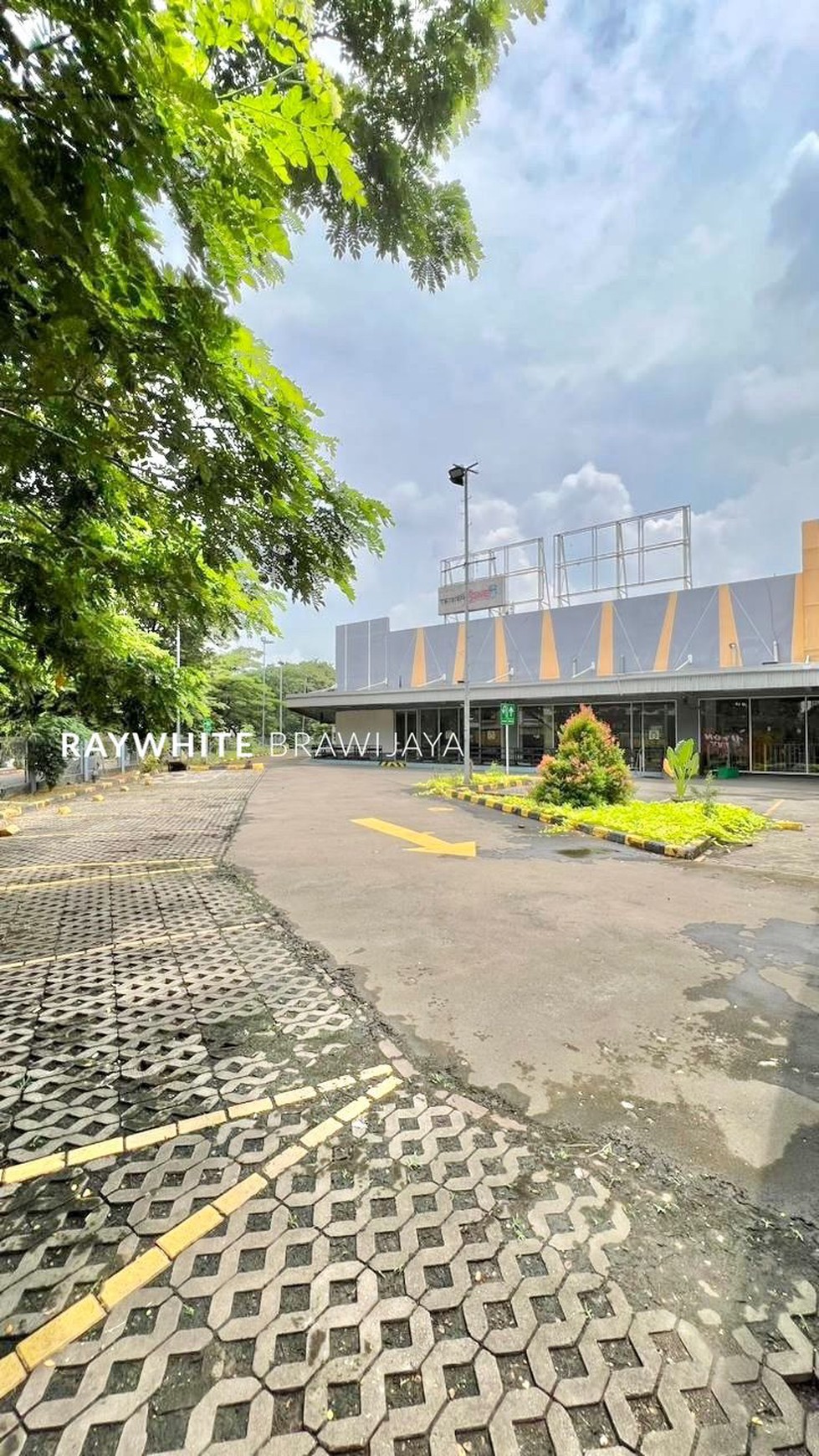 Bangunan Eks Retail Lokasi Strategis BSD City Serpong