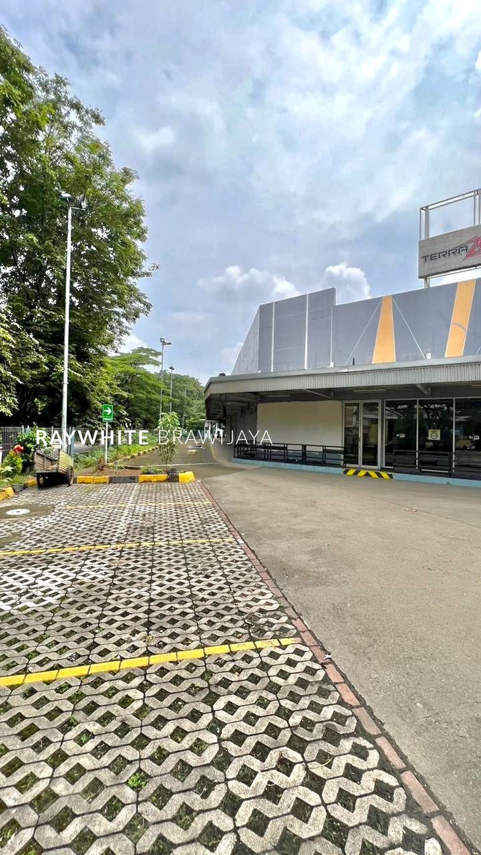 Bangunan Eks Retail Lokasi Strategis BSD City Serpong