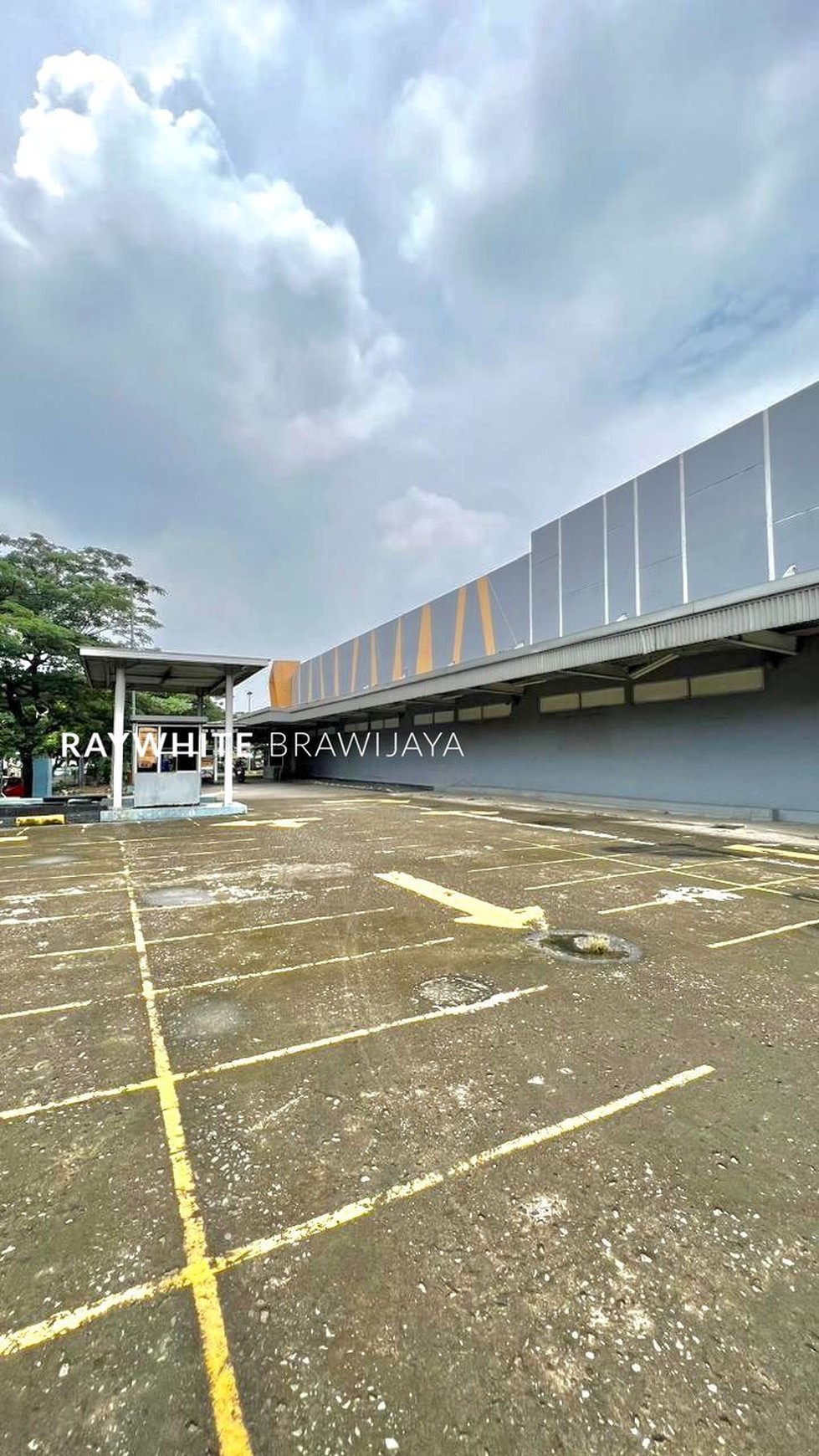 Bangunan Eks Retail Lokasi Strategis BSD City Serpong