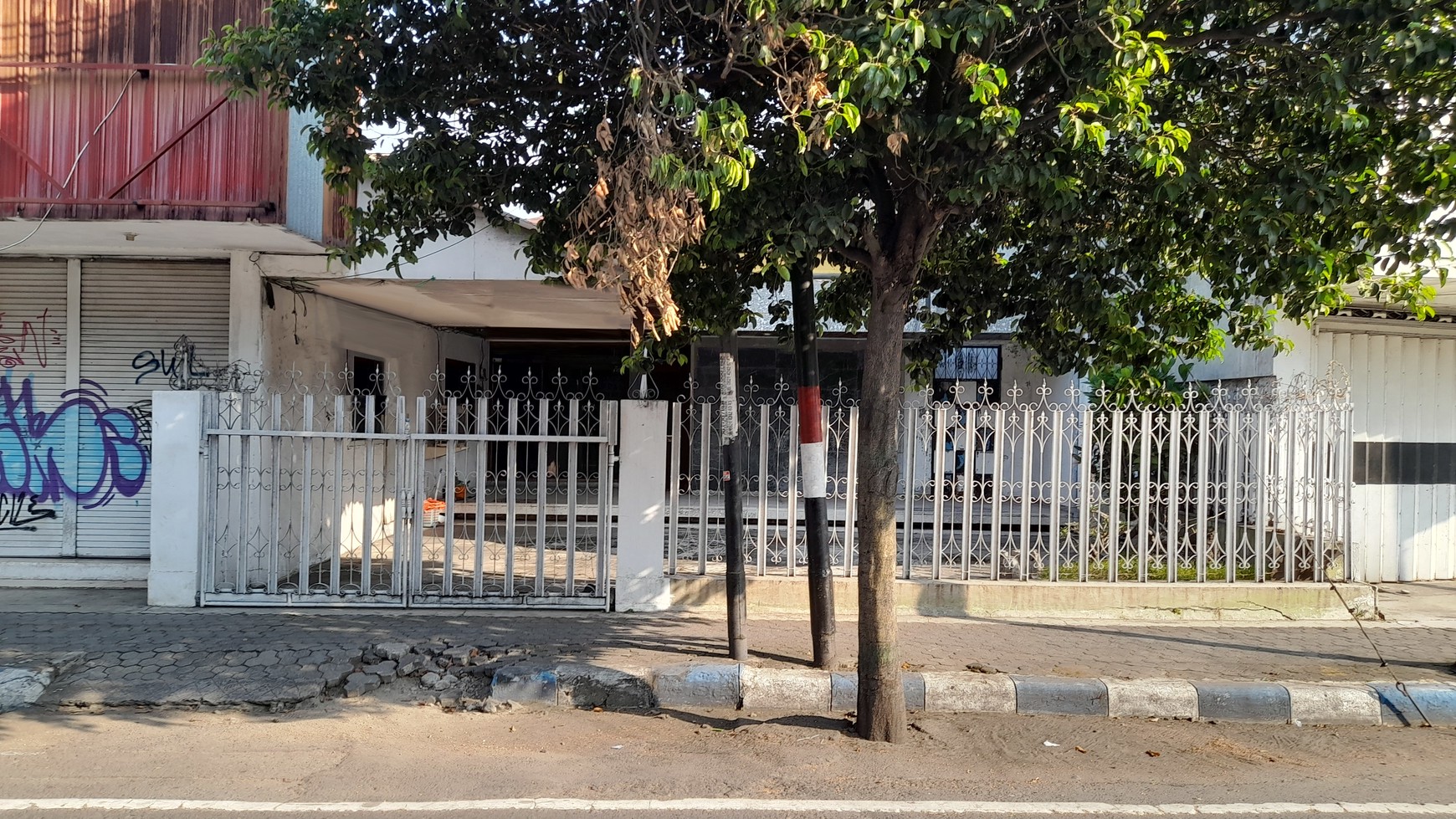 Rumah di jl Gus Dur Area Komersil