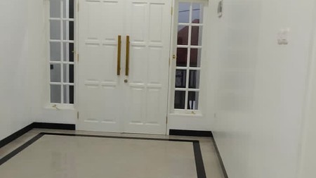 Rumah Brand New, 2 Lantai, dalam cluster di Jakarta Selatan.