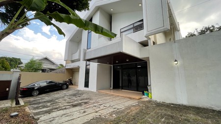 Rumah  Swimming Pool besar, di Bangka, Kemang Luas 738m2