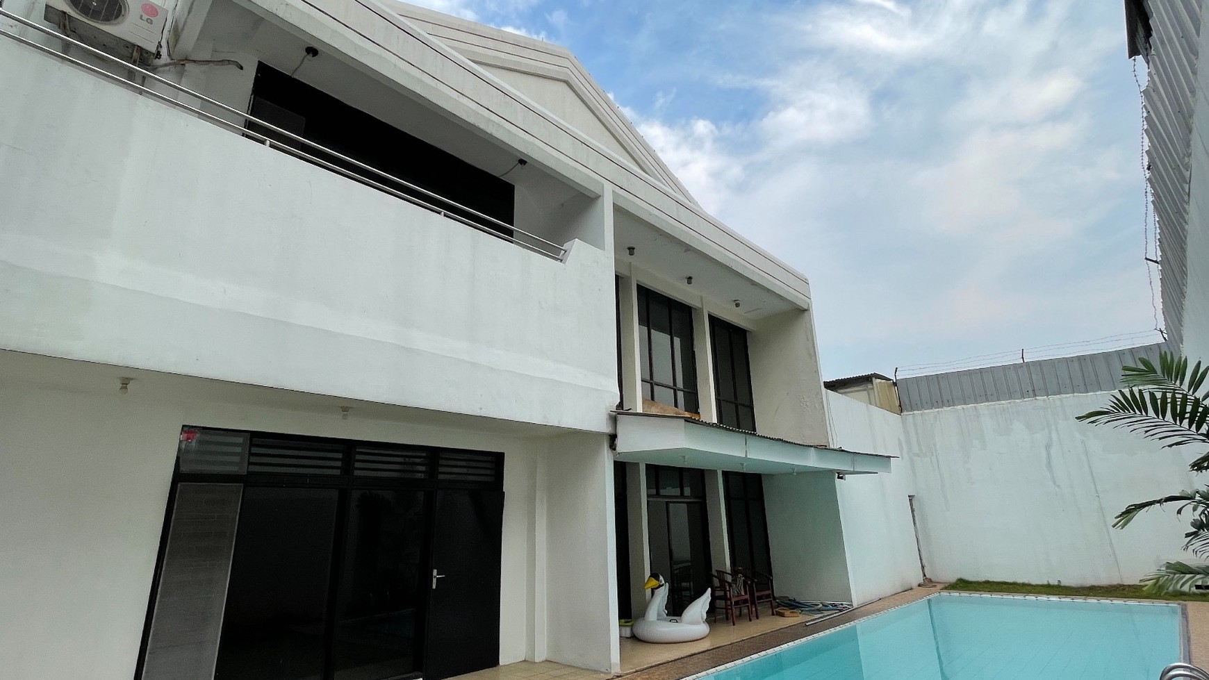 Rumah  Swimming Pool besar, di Bangka, Kemang Luas 738m2