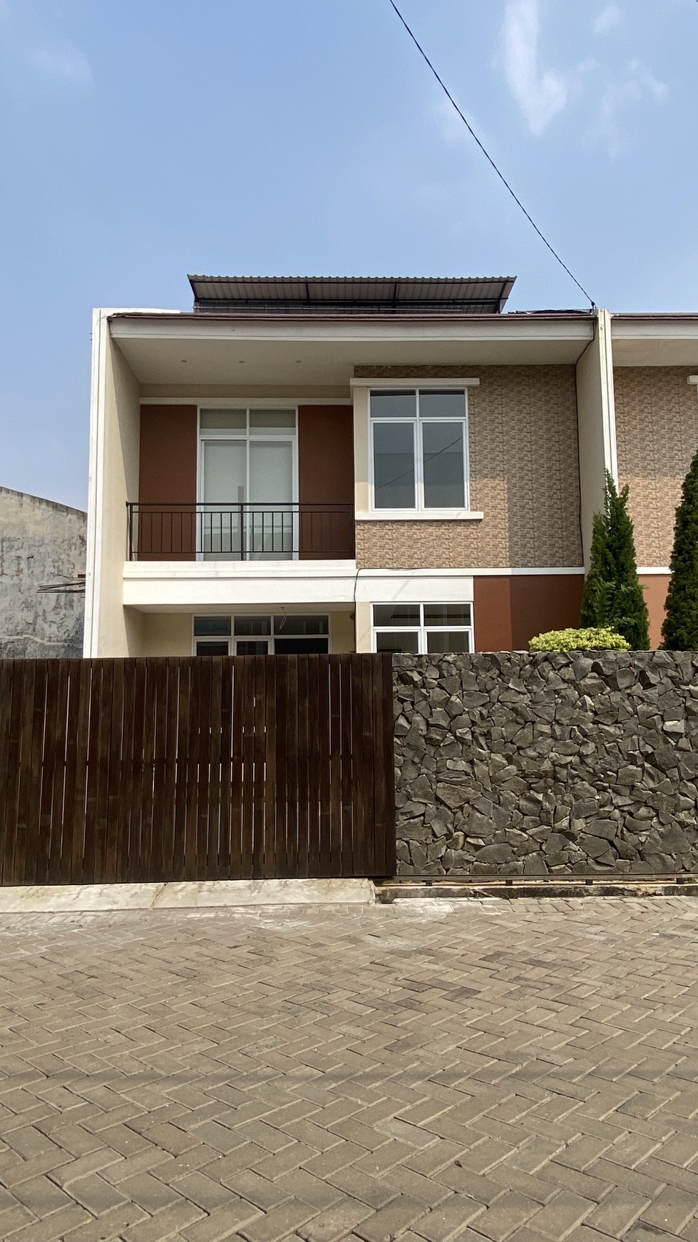 Dijual Rumah Siap Pakai Baru Renovasi Di Aeroland Residence, Tangerang