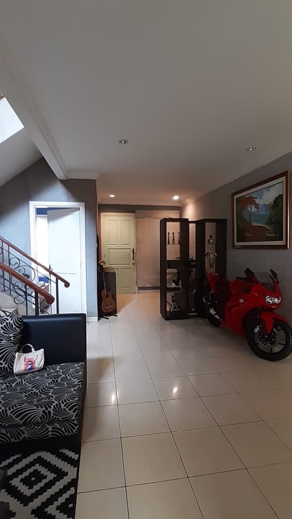 Dijual Rumah Siap Pakai Di Kota Wisata Cibubur Cluster Windsor, Cibubur