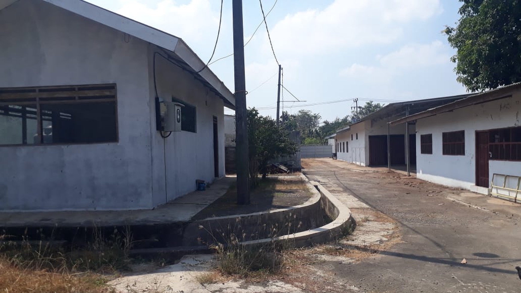 Tanah ada Rumah, Kantor ,dan Gudang   ex Konveksi di Setu Cikarang Barat