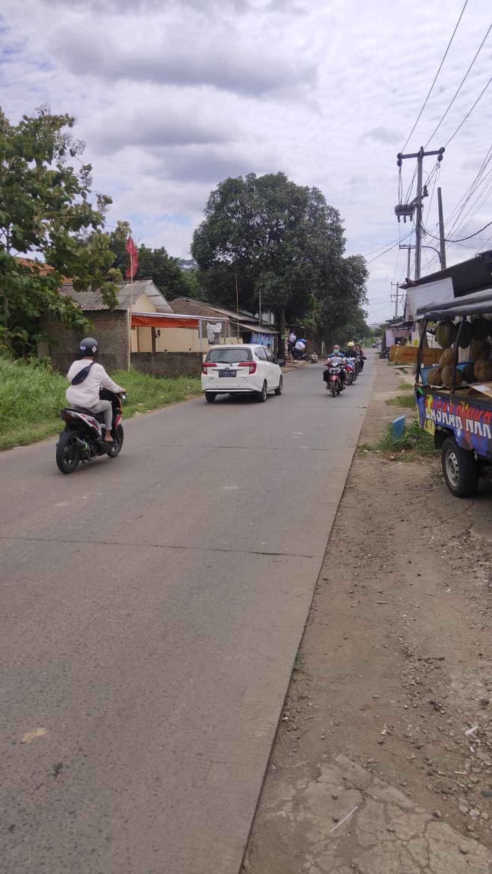 Tanah ada Rumah, Kantor ,dan Gudang   ex Konveksi di Setu Cikarang Barat