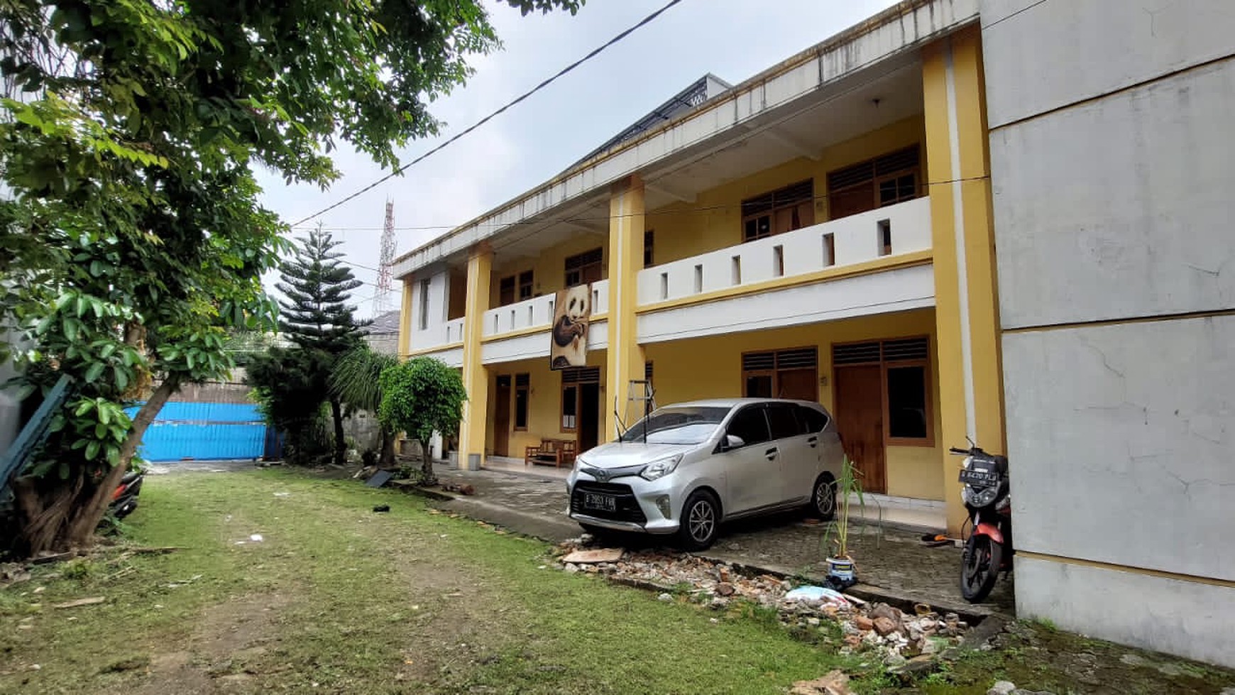 Rumah kost 2 lantai , Murah ,Parkiran luasdi Utan Kayu Jakarta Timur