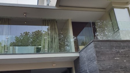 Rumah 2 lantai mewah ada Swimming Pool Lokasi elit di Menteng Jakarta Pusat