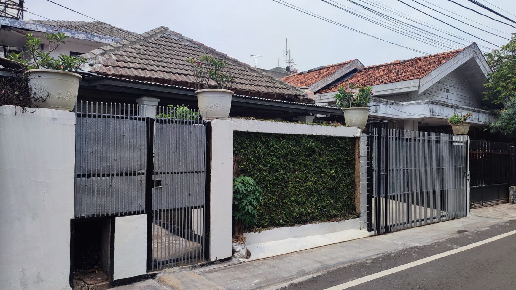 Rumah 1,5 Lantai layak huni ,Lokasi tenang di Cideng