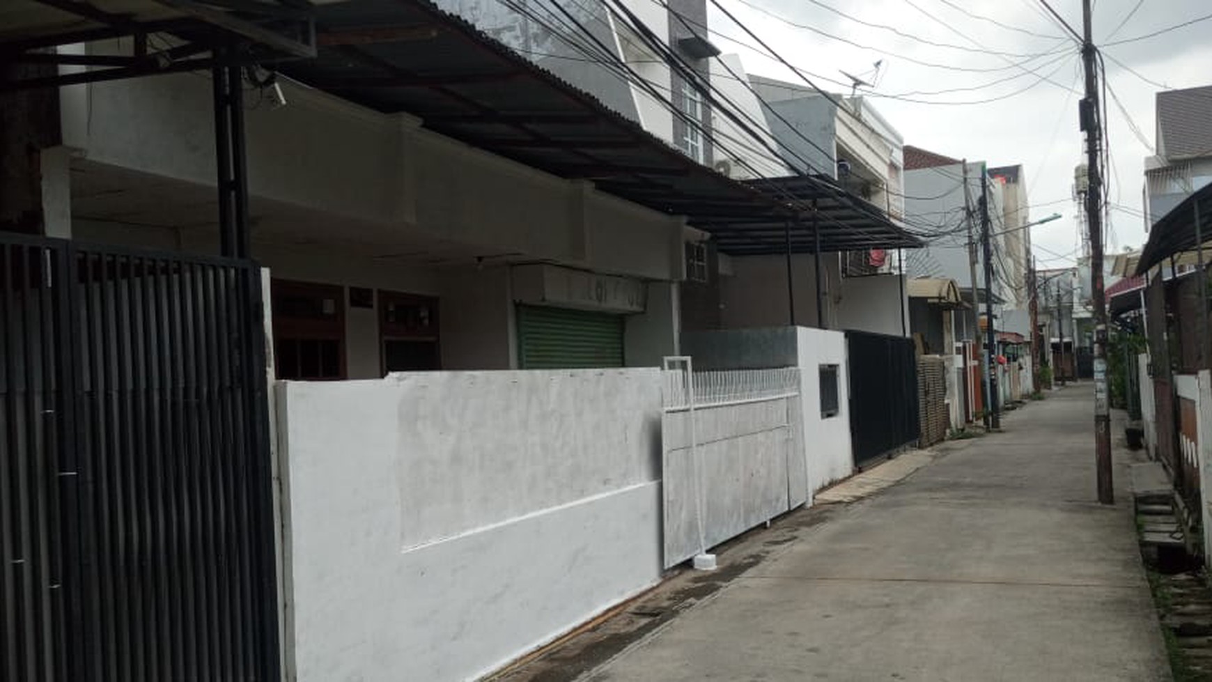 Rumah 1,5 lantai perlu renovasi , Harga Nego di Duri Kepa Jakarta Barat 