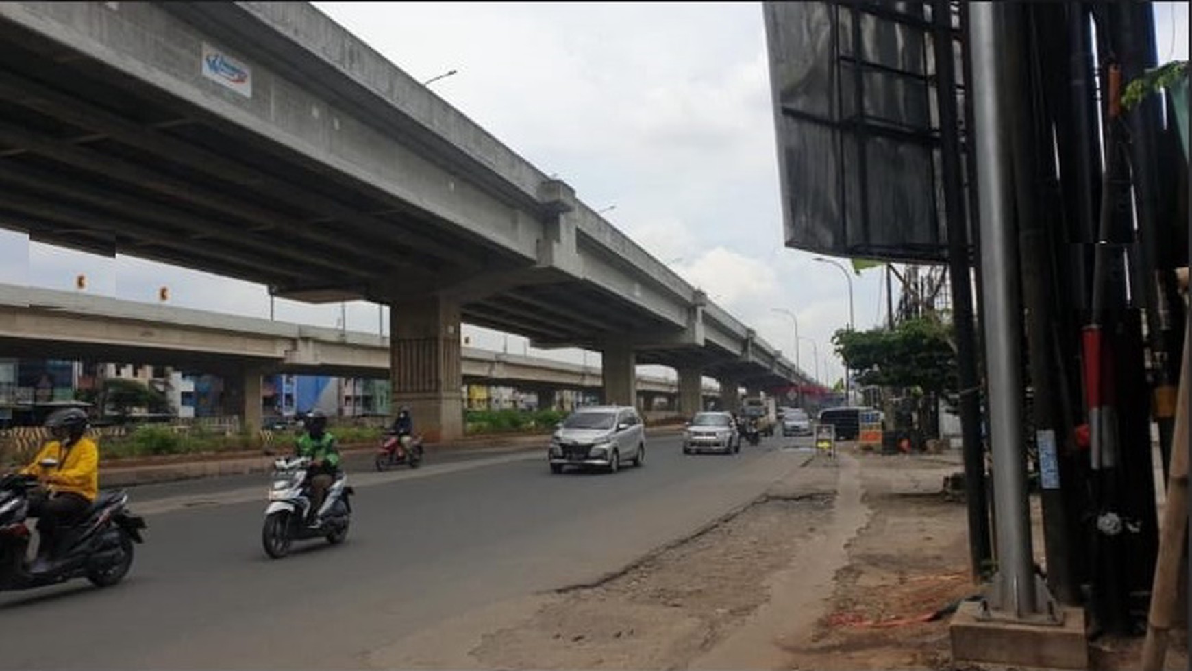 Ruko Gandeng 3 lantai hitung tanah ,murah ,Strategis di Kalimalang Caman