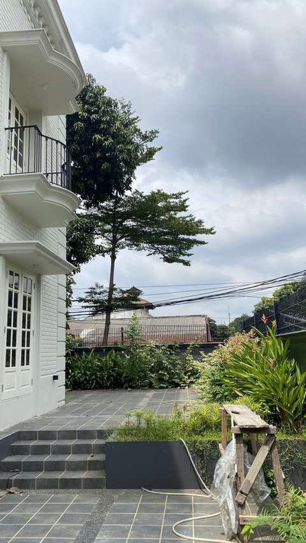 Rumah Mewah Baru 3 Lantai di Hook dekat Pondok Indah