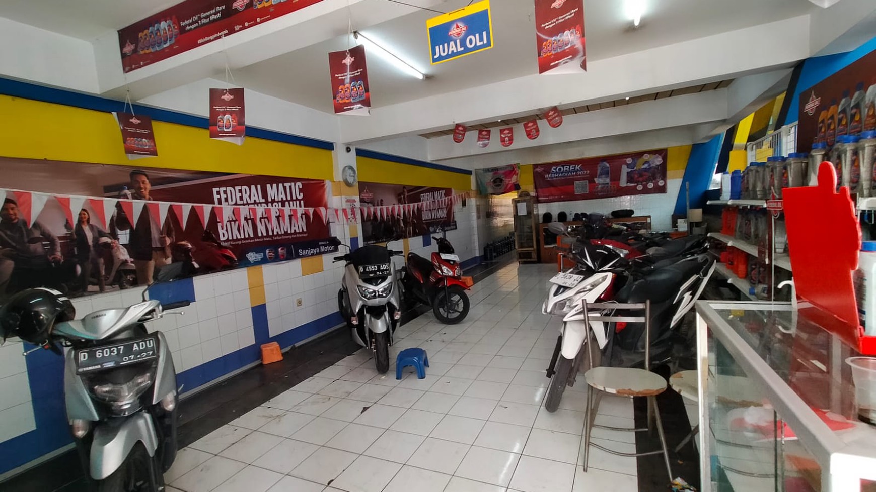 Gedung/Showroom di Mainroad jl Ciateul, Bandung Kota