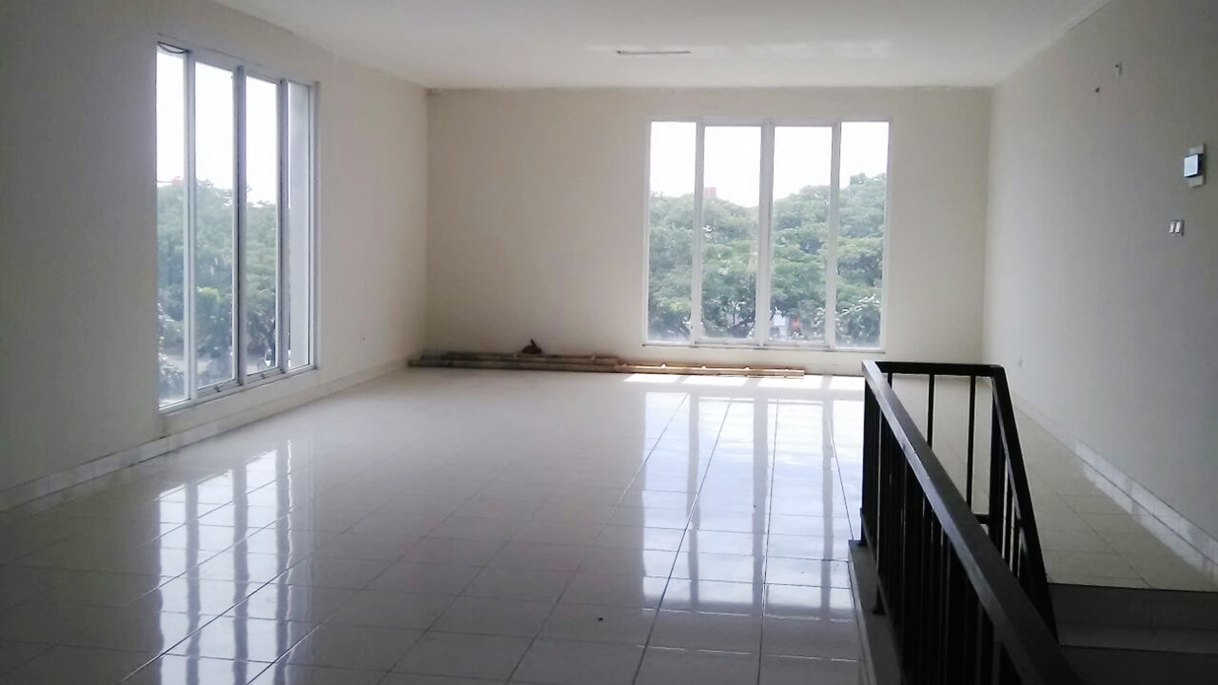 Dijual Ruko Luas, Lokasi sangat Strategis di Kawasan Graha Raya, Bintaro Jaya, Tangerang Selatan