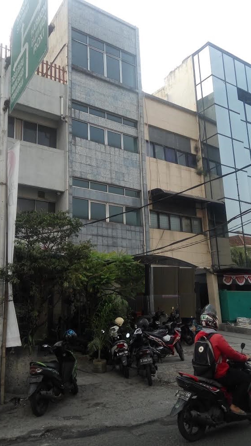 Ruko 4,5 Lantai ,Lokasi Ok , Harga Nego di Jl. Juanda Jakarta Pusat