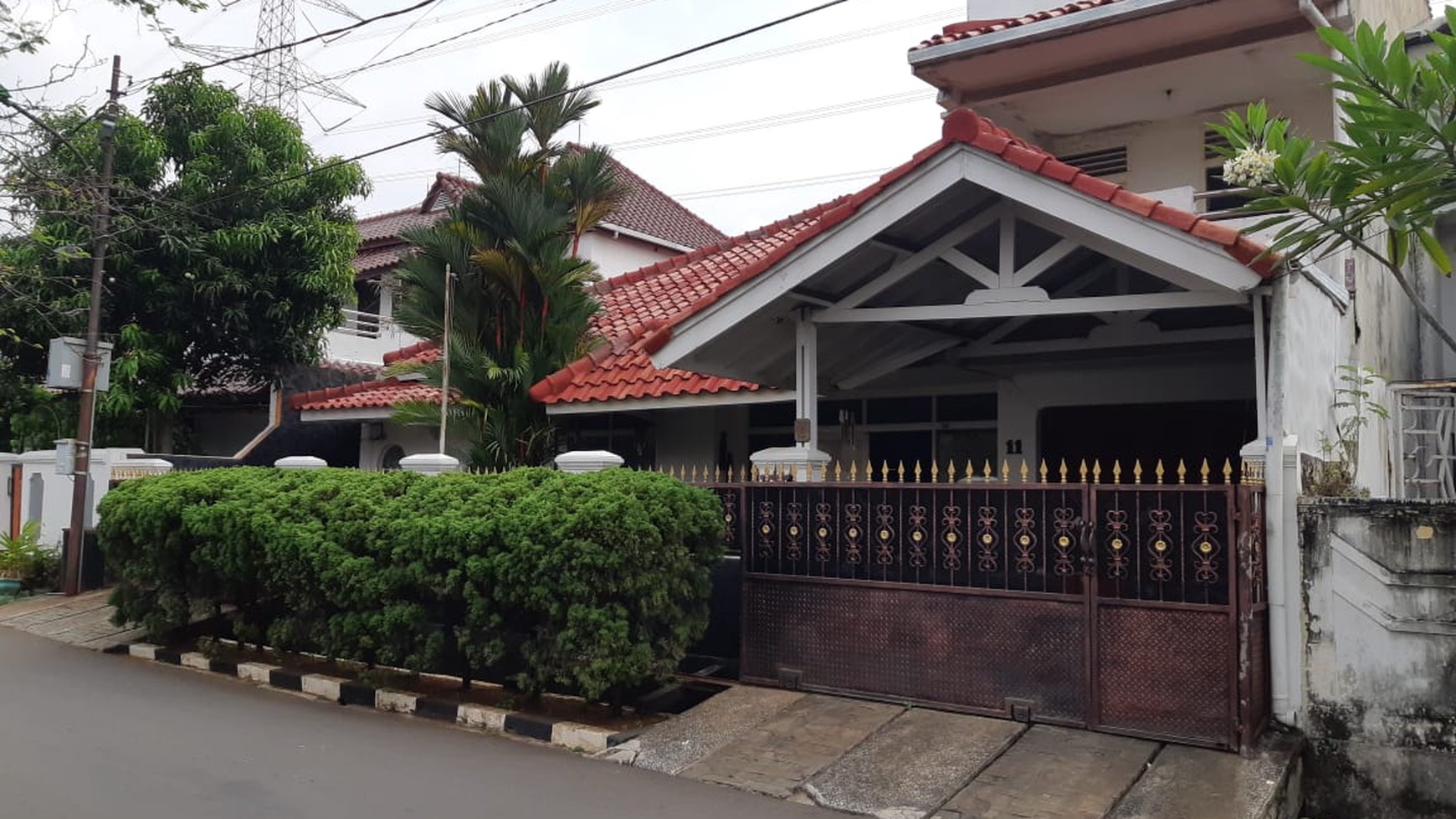 Rumah 1,5 Lantai Asri, Harga Nego di Pondok Bambu Jakarta Timur