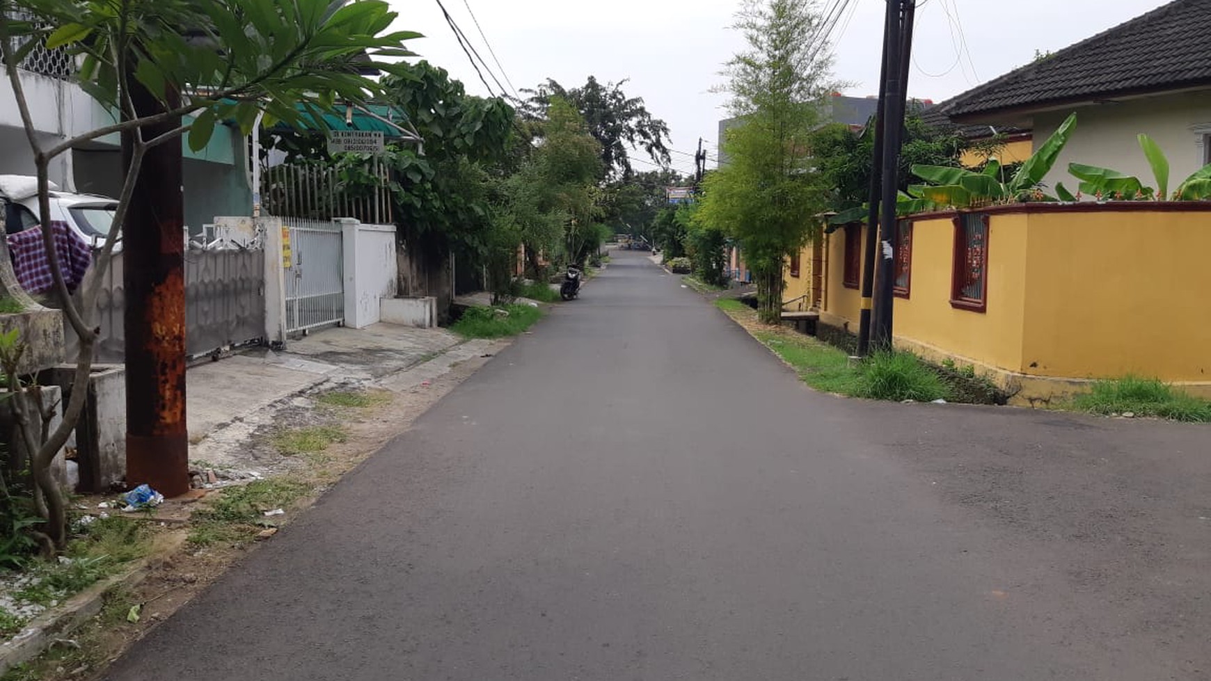 Rumah 1,5 Lantai Asri, Harga Nego di Pondok Bambu Jakarta Timur