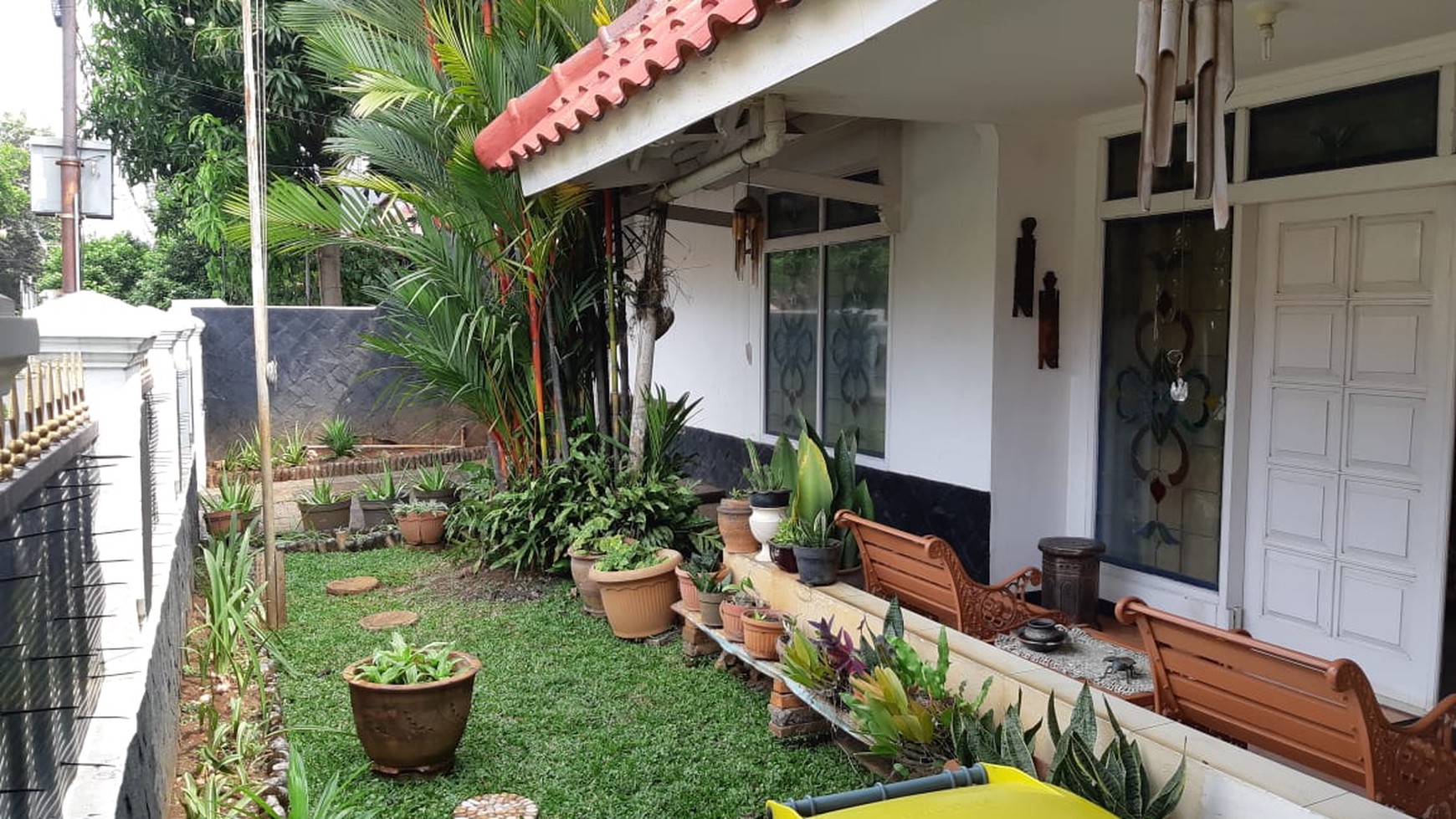 Rumah 1,5 Lantai Asri, Harga Nego di Pondok Bambu Jakarta Timur