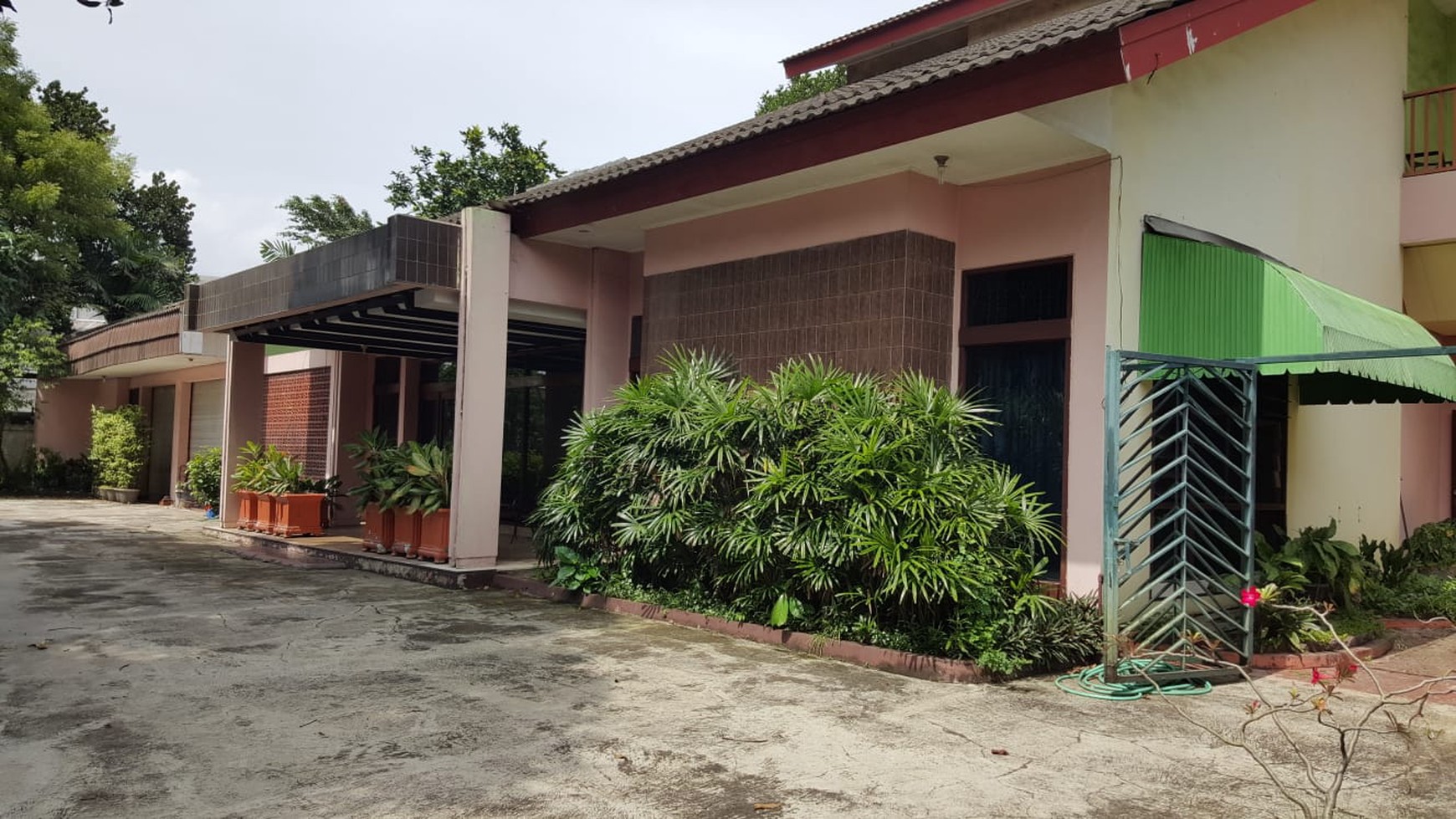 Dijual SEGERA Rumah Bagus Siap Huni di Pinggir Jalan Utama di Jl Siaga Raya, Pejaten, Jakarta Selatan