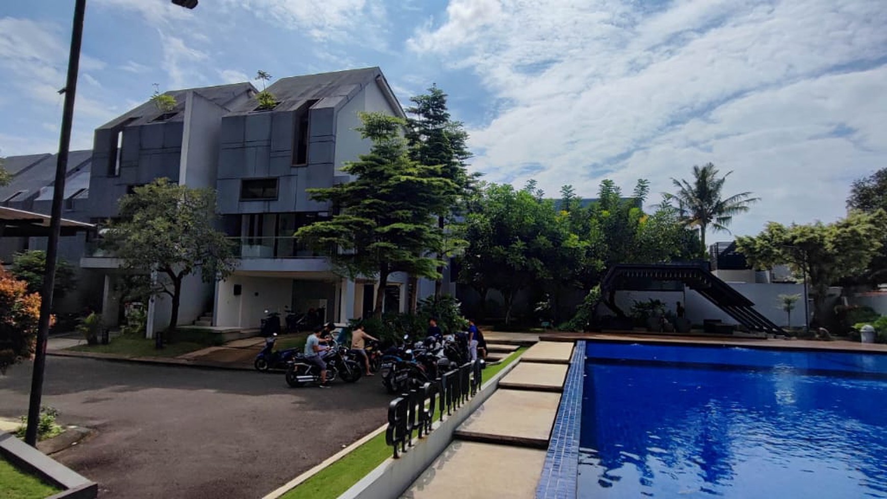 Rumah Bagus Siap Huni Lingkungan Asri di The Upper House Residence, Pamulang, Tangerang Selatan 