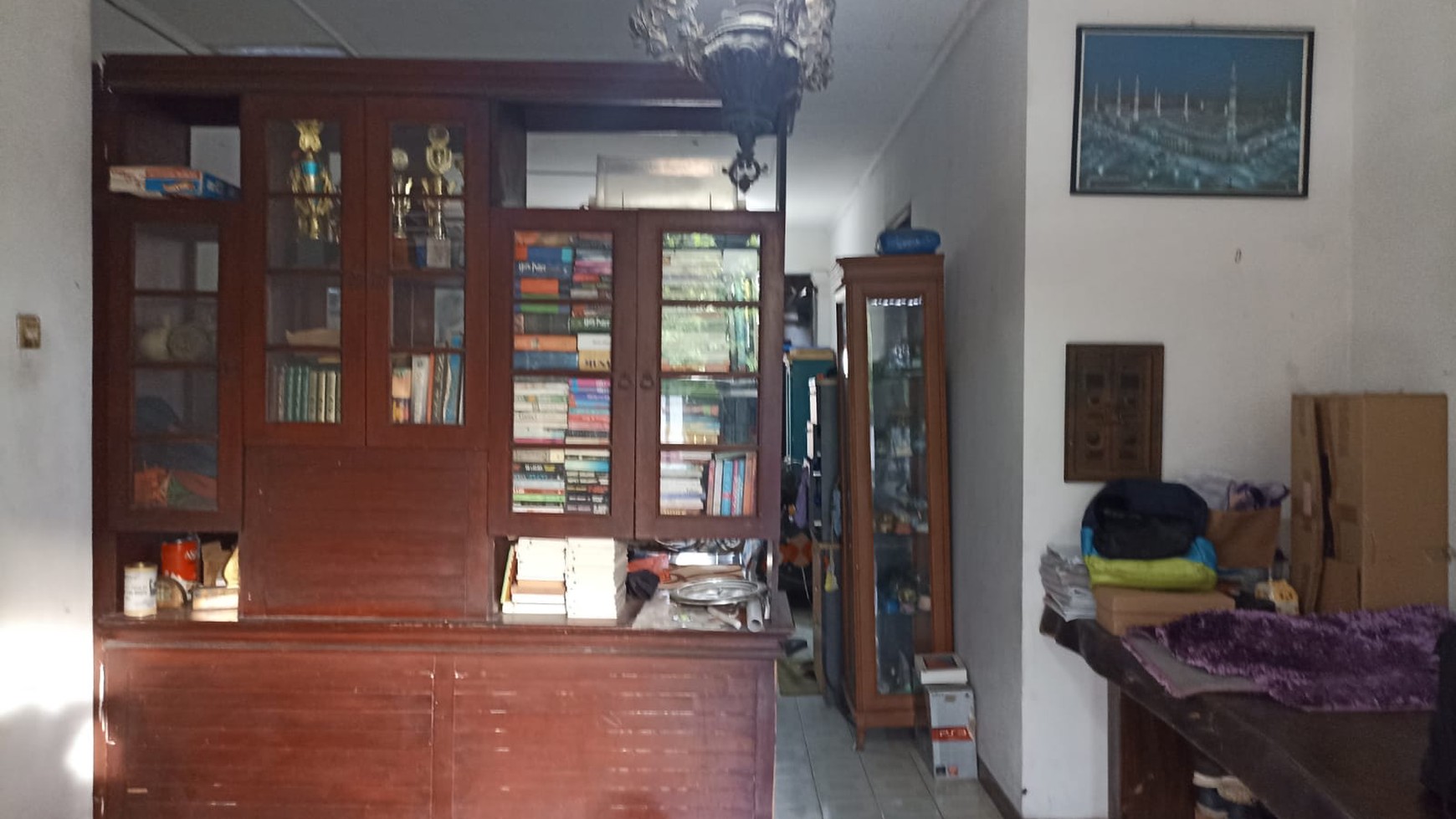 Rumah Lokasi Strategis dengan Halaman Belakang Luas @Petukangan, Pesanggrahan