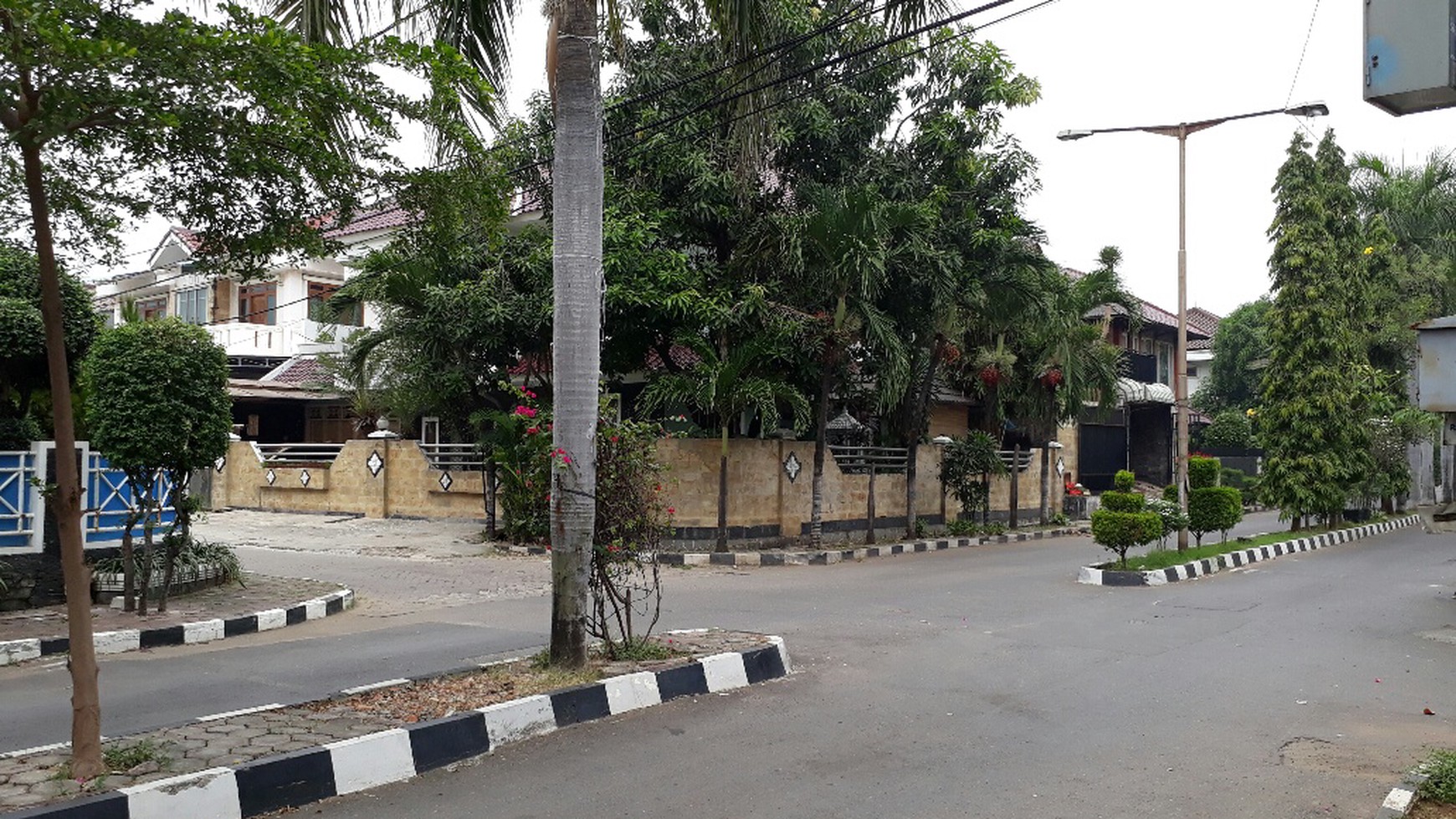 Rumah tinggal plus tempat usaha yang sedang berjalan - siap langsung huni