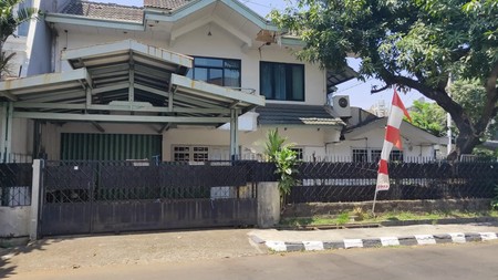 Rumah 2 lantai perlu Renovasi , Harga Nego di Pulo Mas Jakarta Timur