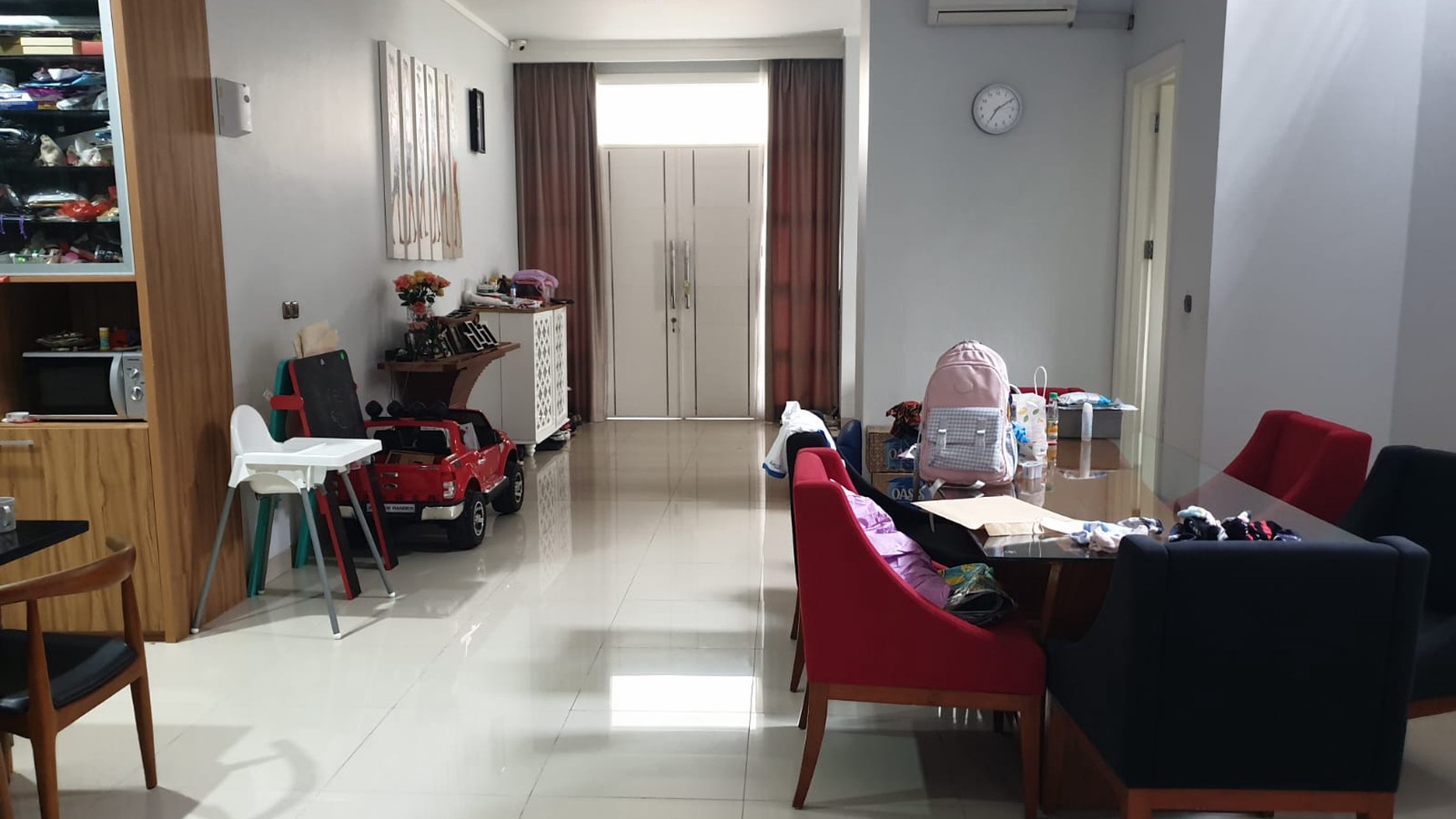 RUMAH SIAP HUNI TANAH BENTUK NGANTONG DI GRAND ORCHARD CLUSTER EBONY, KELAPA GADING, JAKARTA UTARA 