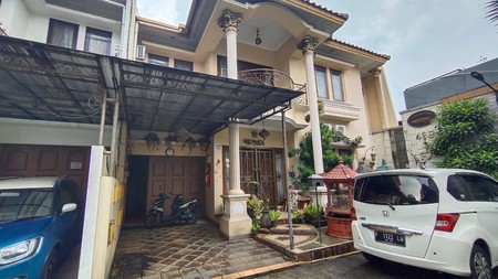 Turun Harga! Rumah Mewah 2 Lt di Cluster Cantik di Cipayung 