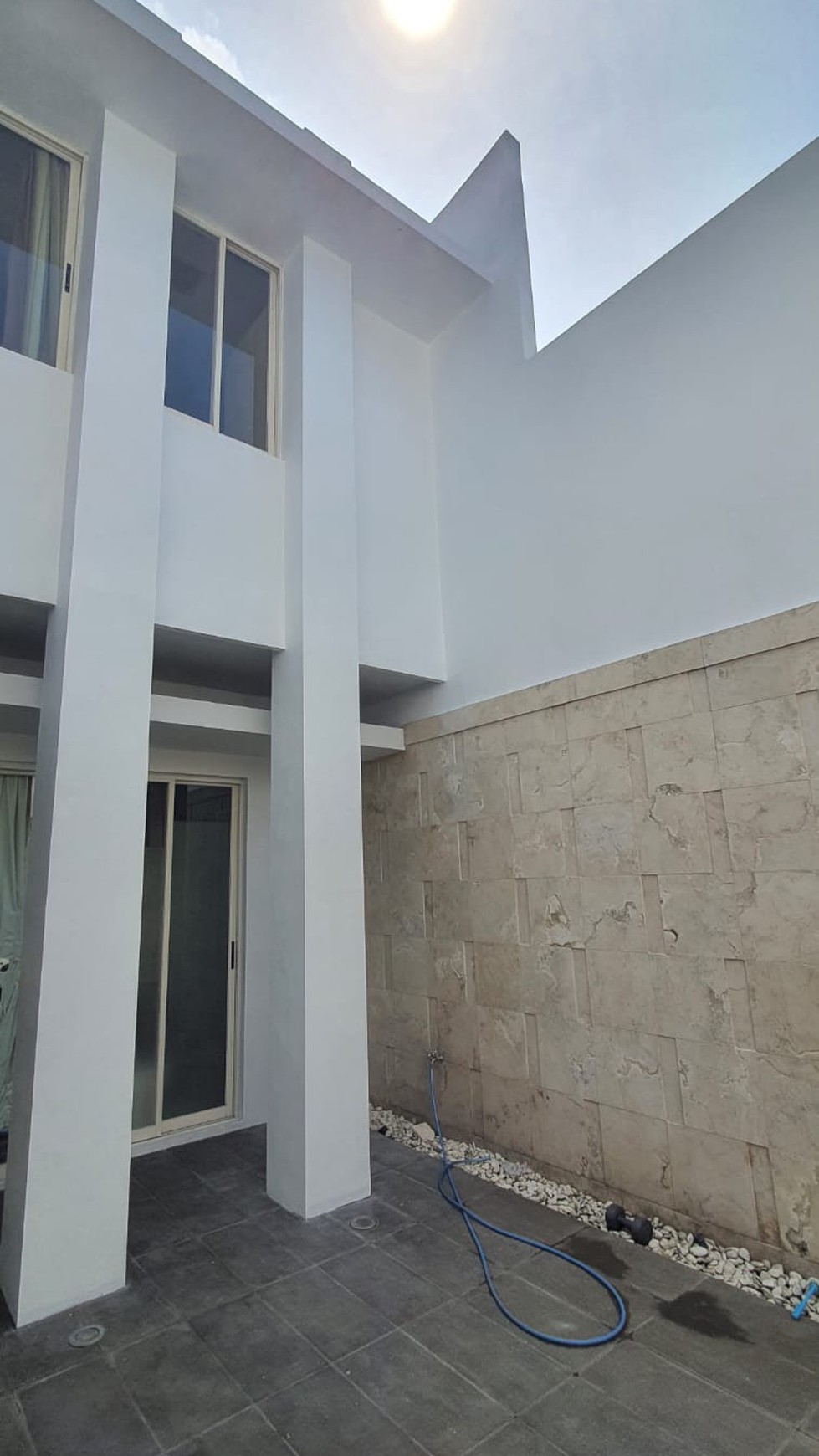 Rumah Graha Famili FULL MARMER - TerMURAH - TerLUAS Modern Mewah Surabaya Barat - Lokasi BAGUS