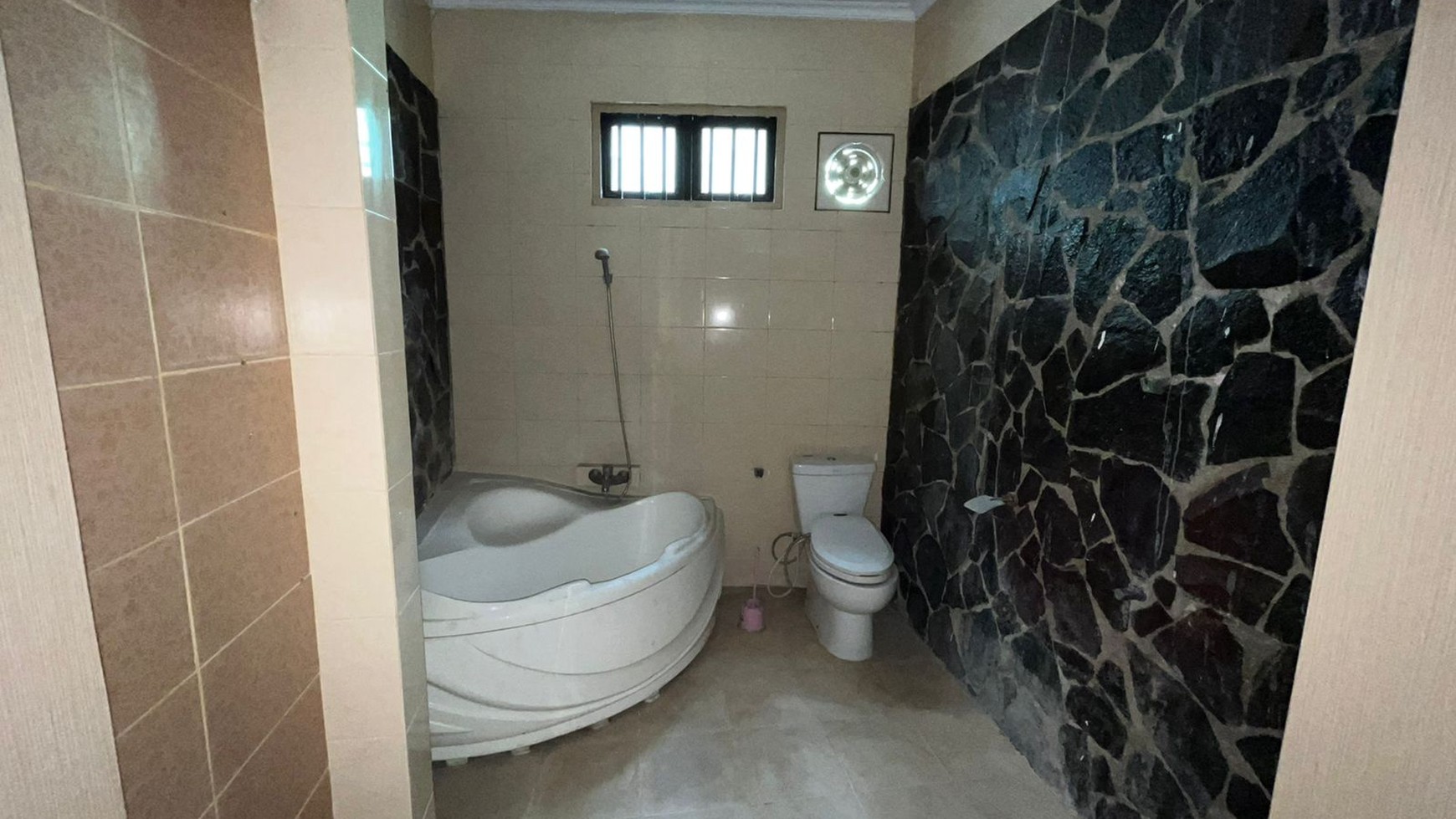 Dijual Rumah Mewah Elegan di Bintaro, Tangerang