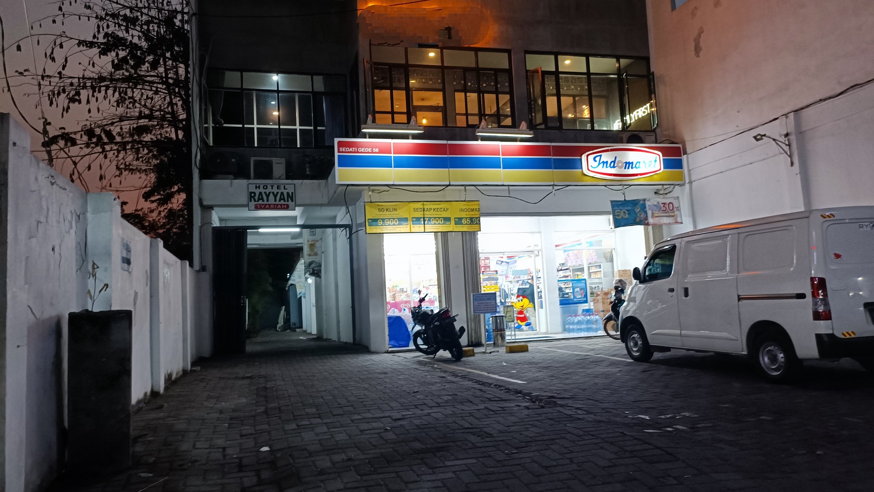 1555. Dijual masih aktif Hotel, Cafe & Indomaret Raya Sedati Gede, Sedati Sidoarjo 