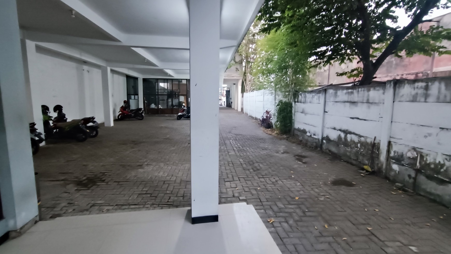 1555. Dijual masih aktif Hotel, Cafe & Indomaret Raya Sedati Gede, Sedati Sidoarjo 