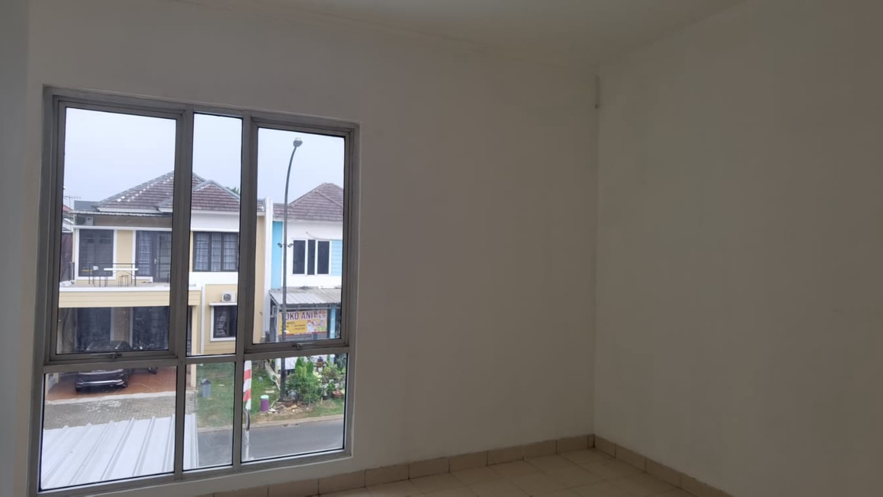 Rumah 2 Lantai Full Renov di Boulevard Kota Wisata