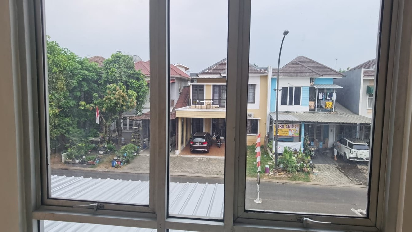 Rumah 2 Lantai Full Renov di Boulevard Kota Wisata