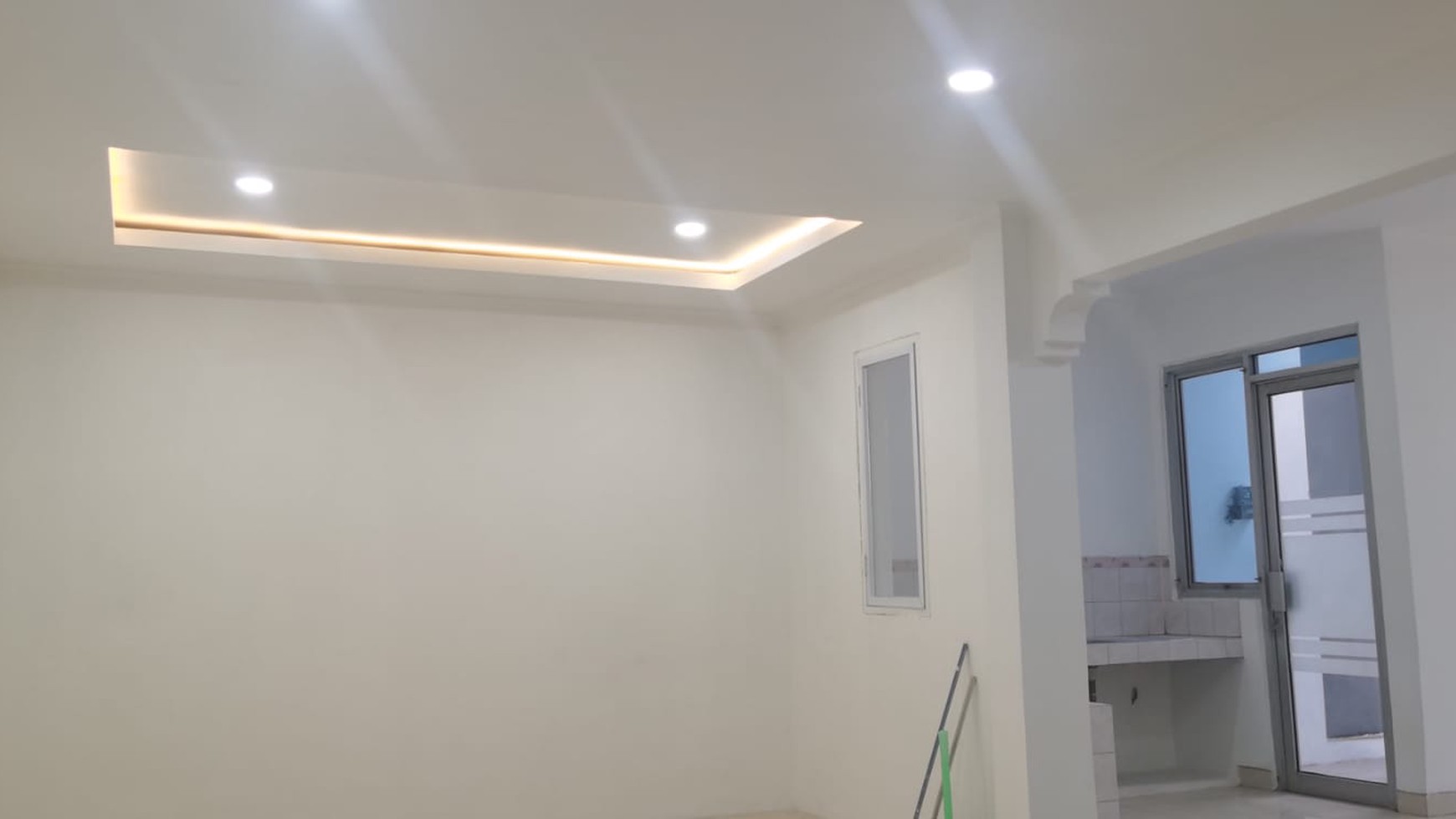 Rumah 2 Lantai Full Renov di Boulevard Kota Wisata